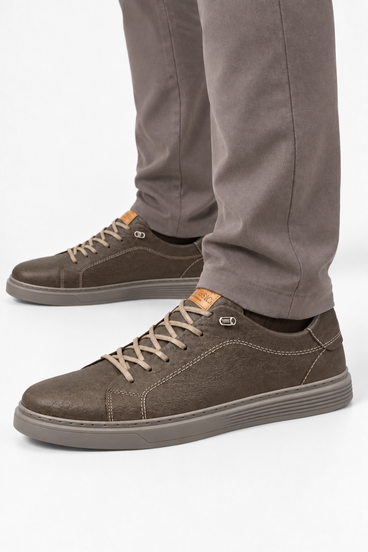 Low-Top Sneakers – Textured Upper & Cushioned Footbed
